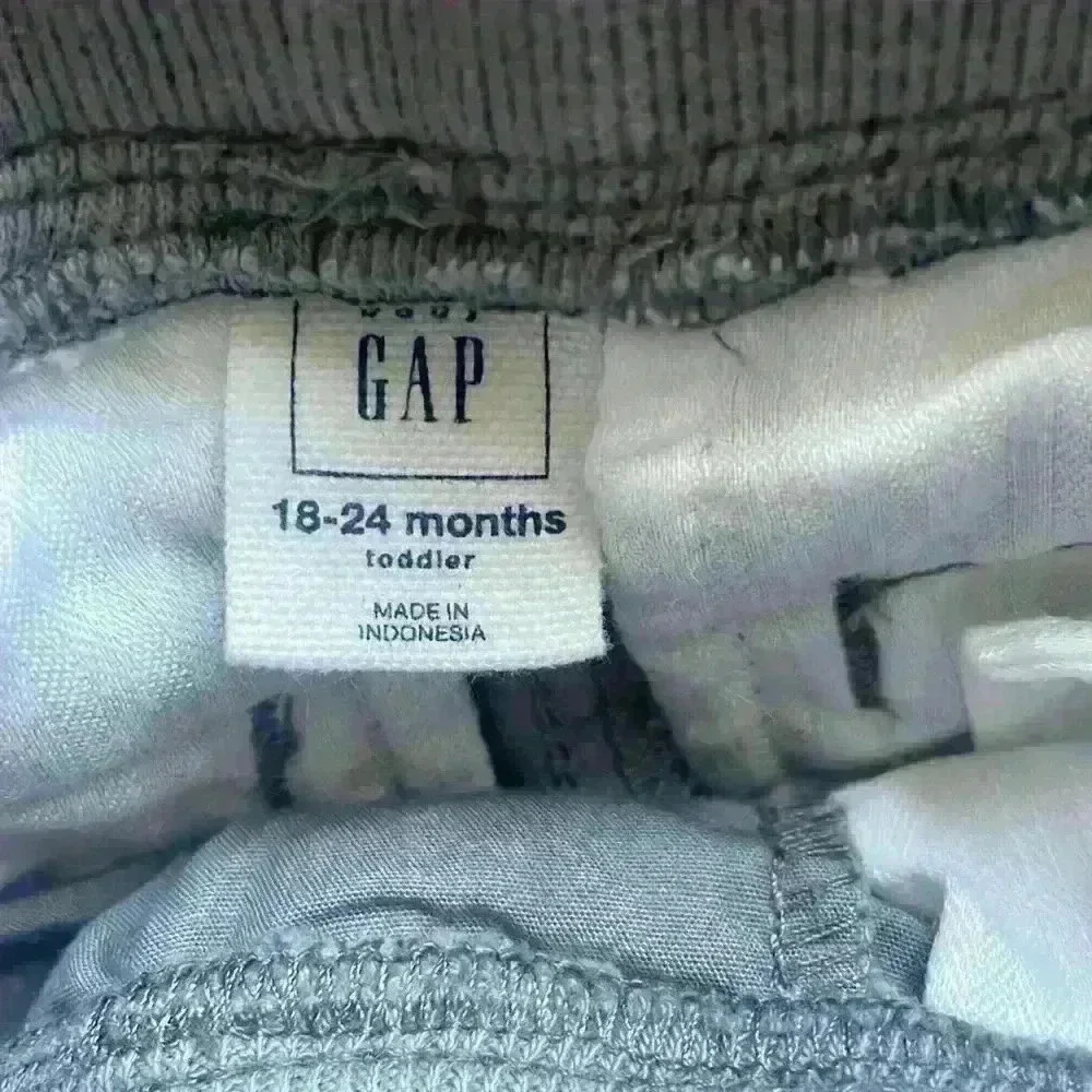 Gap pineapple shorts